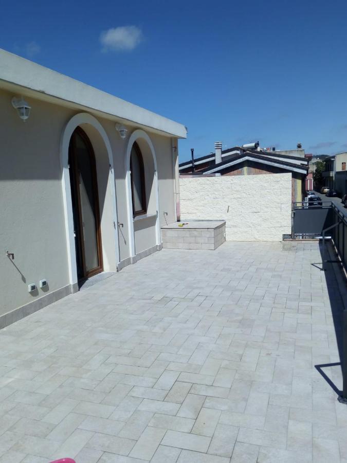 Luminoso Appartamento Con Terrazza......C.U......Q2483 Sìnnai Exterior foto