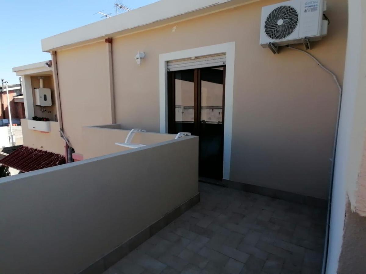 Luminoso Appartamento Con Terrazza......C.U......Q2483 Sìnnai Exterior foto